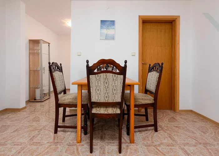 1 Bedroom Beautiful In *