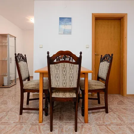 1 Bedroom Awesome In *