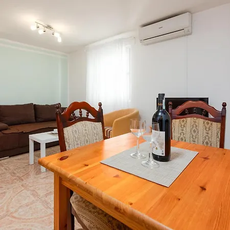1 Bedroom Awesome In Appartamento